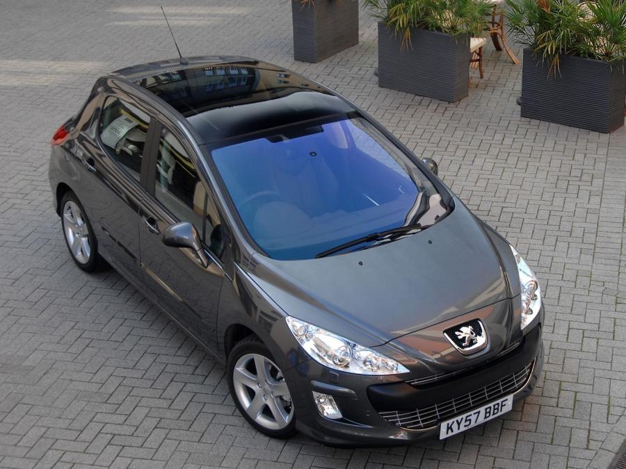  Peugeot 308 5-Door 2008 года  (UK) (фото 8 из 14)